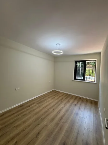 Tirane, shitet apartament 1+1+Ballkon Kati 1, 53 m² 87.000 € (Oxhaku)