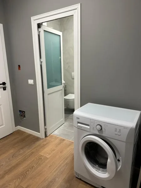 Tirane, jepet me qera apartament 1+1+Ballkon Kati 4, 650 € (Pazari i Ri)