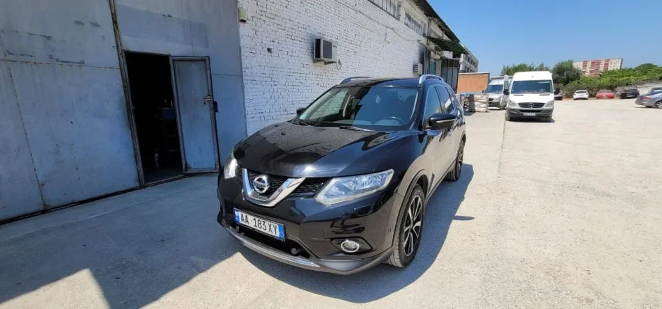 Tirane, shitet SUV | Xhip Nafte, e zeze automatik Klima 153.000 km 15.000 €