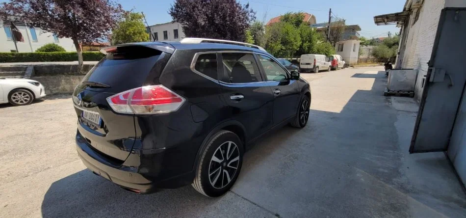 Tirane, shitet SUV | Xhip Nafte, e zeze automatik Klima 153.000 km 15.000 €