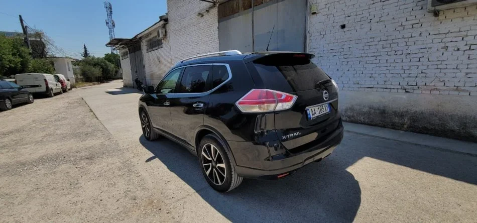 Tirane, shitet SUV | Xhip Nafte, e zeze automatik Klima 153.000 km 15.000 €