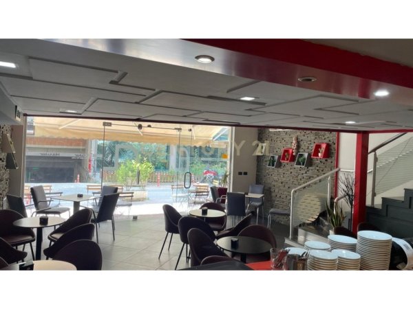 Tirane, jepet me qera bar-kafe Kati 0, 65 m² 1.100 € (Laprake)