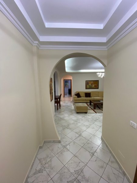 Tirane, jepet me qera apartament 2+1 Kati 3, 125 m² 750 € (rruga hoxha tahsim)