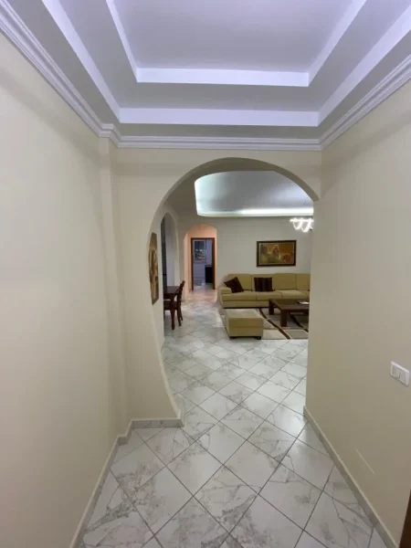 Tirane, jepet me qera apartament 2+1 Kati 3, 125 m² 750 € (rruga hoxha tahsim)