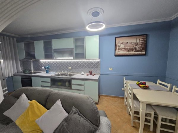 Tirane, jepet me qera apartament 2+1 Kati 7, 70 m² 500 € (5 Maji)