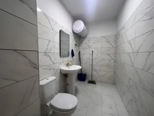 Tirane, jepet me qera ambjent biznesi Kati 1, 33 m² 350 € (Rruga e Elbasanit)