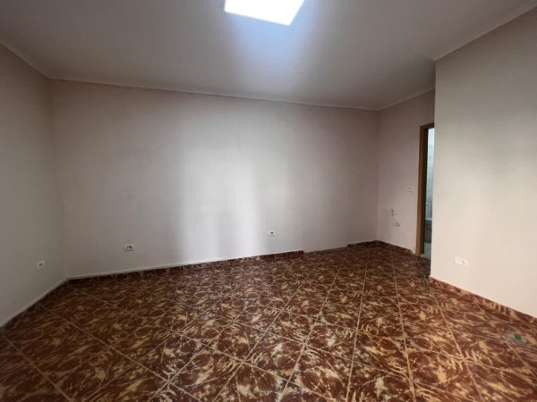 Tirane, jepet me qera ambjent biznesi Kati 1, 33 m² 350 € (Rruga e Elbasanit)