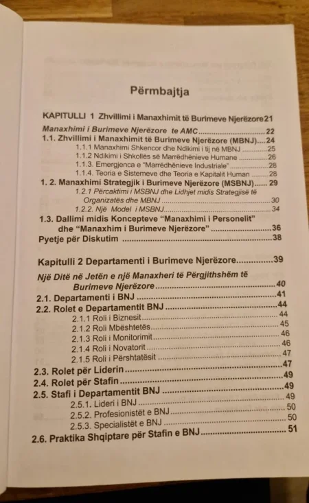 Tirane, shes Shitet libër: “Manaxhimi i Burimeve Njerëzore”