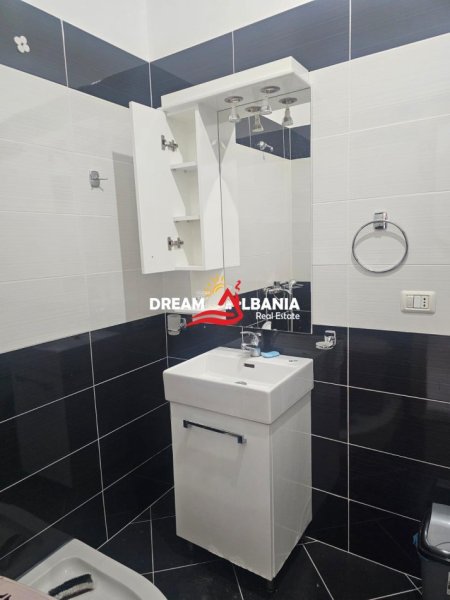 Tirane, jepet me qera apartament 2+1+Ballkon Kati 7, 120 m² 650 € (Ne Fresk - ID 42215304)