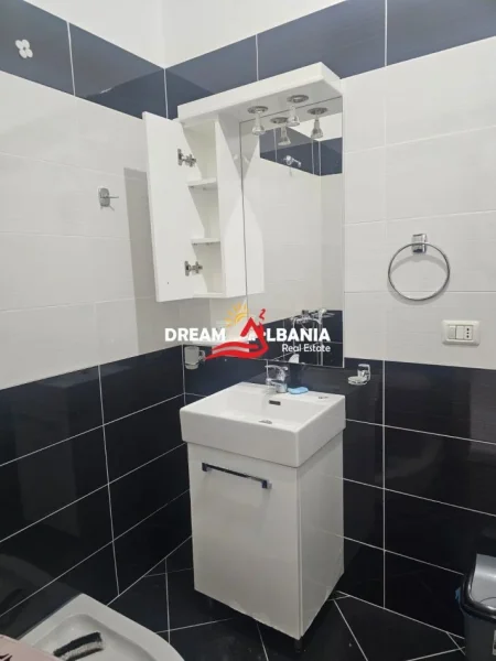 Tirane, jepet me qera apartament 2+1+Ballkon Kati 7, 120 m² 700 € (Ne Fresk - ID 42215304)