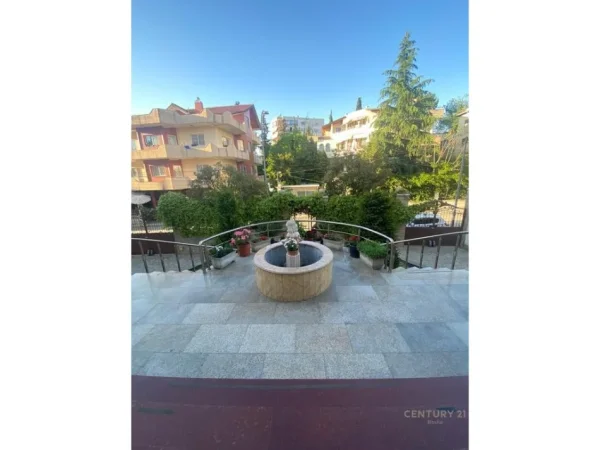 Tirane, jepet me qera Vile Kati 4, 1.137 m² 7.200 € (Rruga e Elbasanit)