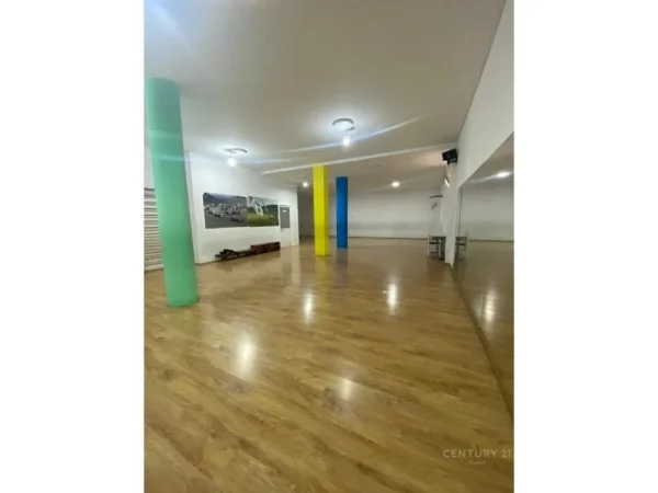 Tirane, jepet me qera Vile Kati 4, 1.137 m² 7.200 € (Rruga e Elbasanit)