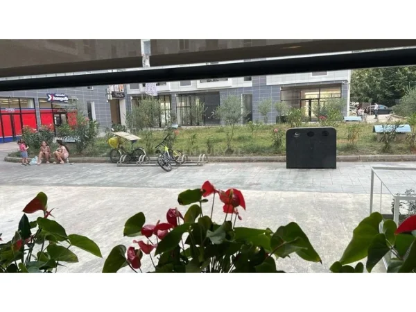 Tirane, jepet me qera ambjent biznesi Kati 10, 150 m² 1.000 € 