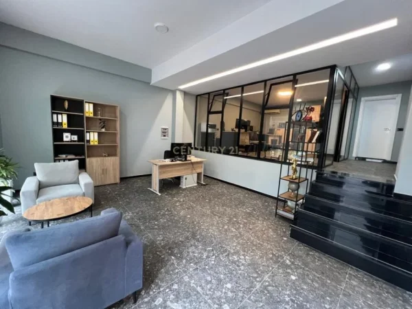 Tirane, jepet me qera ambjent biznesi Kati 10, 150 m² 1.000 € 