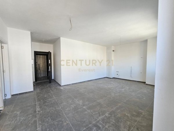 Tirane, jepet me qera zyre Kati 5, 70 m² 750 € 