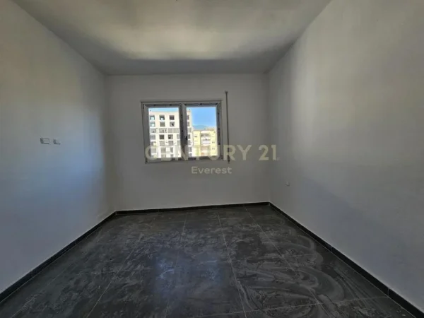Tirane, jepet me qera zyre Kati 5, 70 m² 750 € 