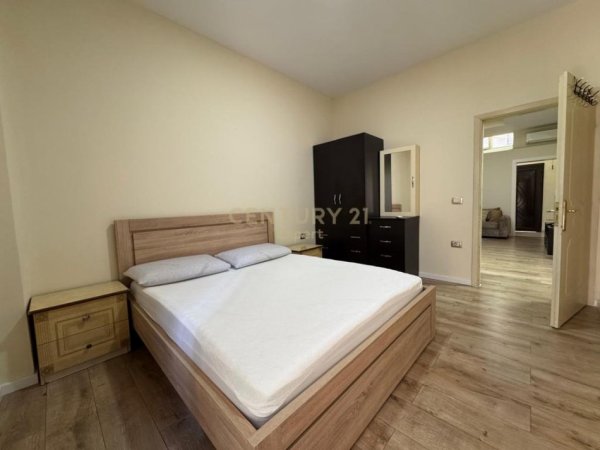 Tirane, jepet me qera apartament 2+1 Kati 1, 85 m² 600 € (Rr. Islam Alla)