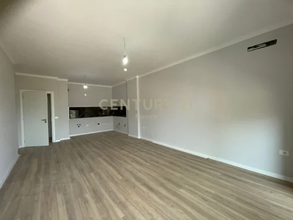 Tirane, jepet me qera apartament 2+1 Kati 5, 102 m² 750 € (Oxhak)
