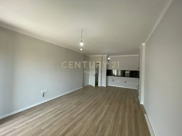 Tirane, jepet me qera apartament 2+1 Kati 5, 102 m² 750 € (Oxhak)