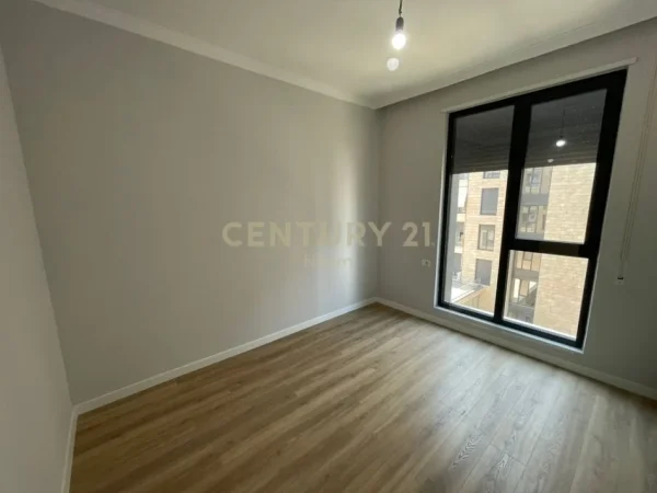 Tirane, jepet me qera apartament 2+1 Kati 5, 102 m² 750 € (Oxhak)