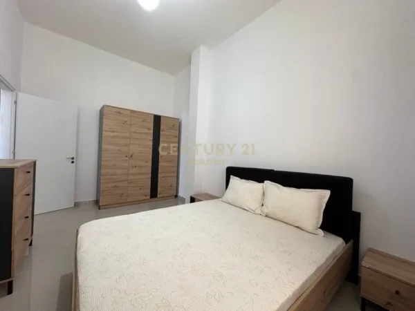 Tirane, jepet me qera apartament 2+1 Kati 3, 80 m² 500 € 