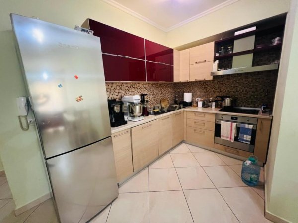 Tirane, jepet me qera apartament 2+1 Kati 3, 103 m² 800 € (Atsh)