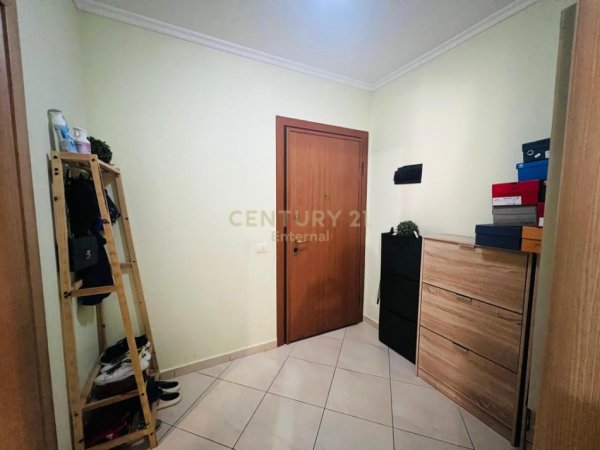Tirane, jepet me qera apartament 2+1 Kati 3, 103 m² 800 € (Atsh)