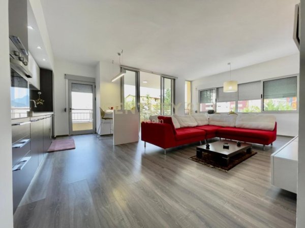 Tirane, jepet me qera apartament 2+1 Kati 2, 145 m² 950 € (Rruga Peti)