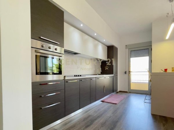 Tirane, jepet me qera apartament 2+1 Kati 2, 145 m² 950 € (Rruga Peti)