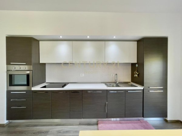 Tirane, jepet me qera apartament 2+1 Kati 2, 145 m² 950 € (Rruga Peti)