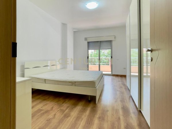 Tirane, jepet me qera apartament 2+1 Kati 2, 145 m² 950 € (Rruga Peti)