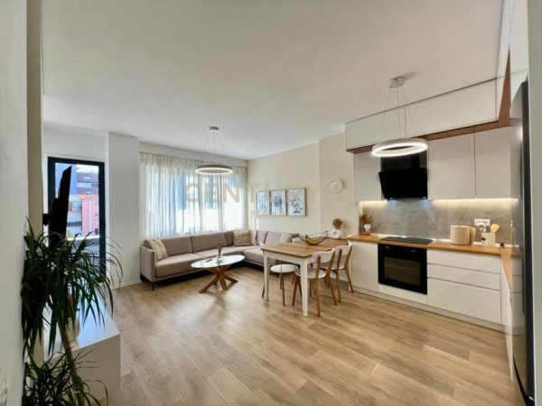 Tirane, jepet me qera apartament 2+1+Ballkon Kati 3, 86 m² 1.300 € (Pazari i Ri)