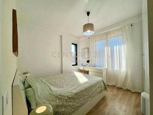 Tirane, jepet me qera apartament 2+1+Ballkon Kati 3, 86 m² 1.300 € (Pazari i Ri)