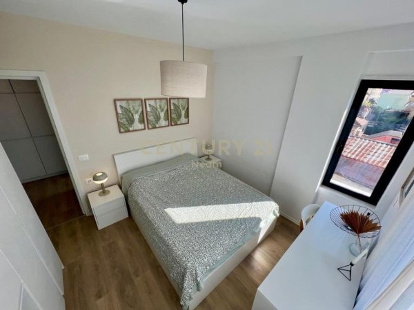 Tirane, jepet me qera apartament 2+1+Ballkon Kati 3, 86 m² 1.300 € (Pazari i Ri)