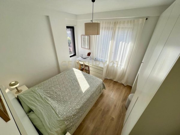 Tirane, jepet me qera apartament 2+1+Ballkon Kati 3, 86 m² 1.300 € (Pazari i Ri)