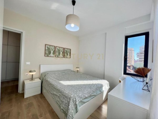 Tirane, jepet me qera apartament 2+1+Ballkon Kati 3, 86 m² 1.300 € (Pazari i Ri)