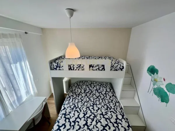 Tirane, jepet me qera apartament 2+1+Ballkon Kati 3, 86 m² 1.300 € (Pazari i Ri)