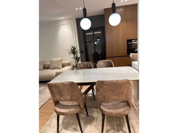 Tirane, jepet me qera apartament 2+1+Ballkon Kati 4, 110 m² 1.200 € (Komuna e Parisit)