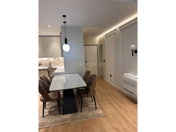 Tirane, jepet me qera apartament 2+1+Ballkon Kati 4, 110 m² 1.200 € (Komuna e Parisit)