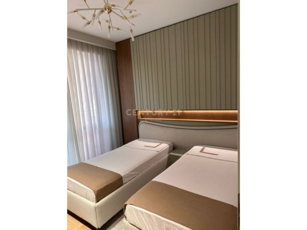 Tirane, jepet me qera apartament 2+1+Ballkon Kati 4, 110 m² 1.200 € (Komuna e Parisit)