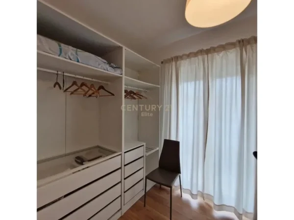 Tirane, jepet me qera apartament 2+1 Kati 1, 122 m² 950 € (Liqeni Thate)