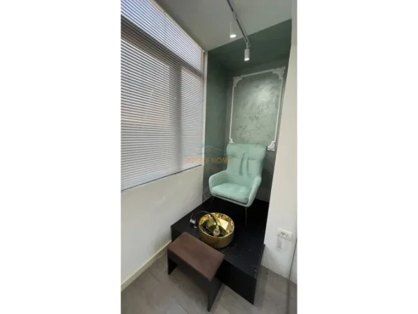 Qera, Ambient Biznesi, Brryl, Tirane.