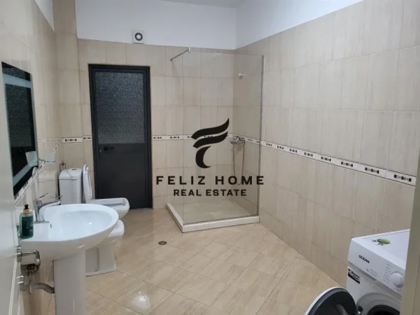 Tirane, jepet me qera apartament 3+1 Kati 2, 228 m² 600 € (TEG)