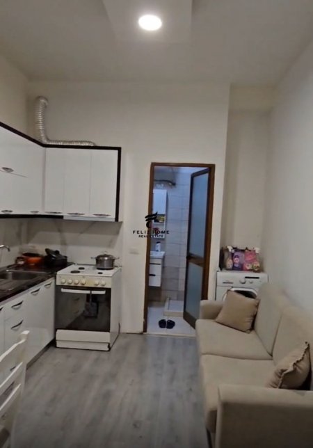 Tirane, jepet me qera apartament 1+1 Kati 1, 60 m² 400 € (RRUGA E BARRIKADAVE)