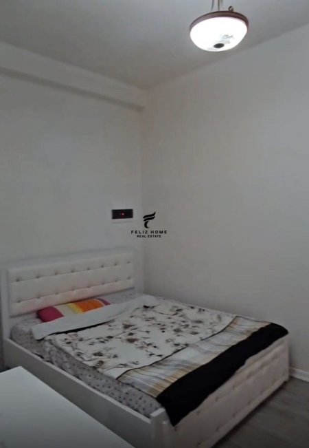 Tirane, jepet me qera apartament 1+1 Kati 1, 60 m² 400 € (RRUGA E BARRIKADAVE)
