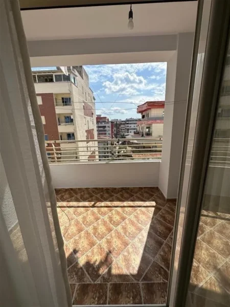 Tirane, jepet me qera apartament 2+1+Ballkon Kati 7, 120 m² 450 € (Astir)