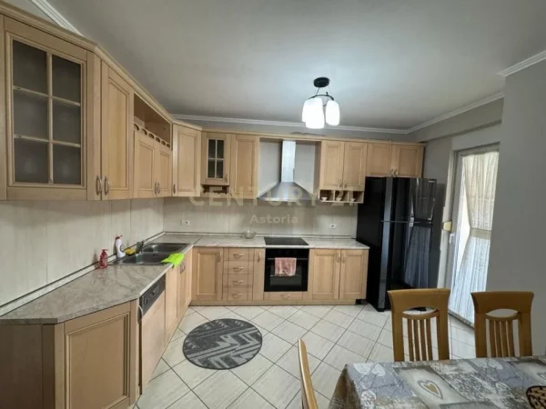 Tirane, shes apartament 2+1 Kati 5, 107 m² 430.000 € (Rruga e Elbasanit)