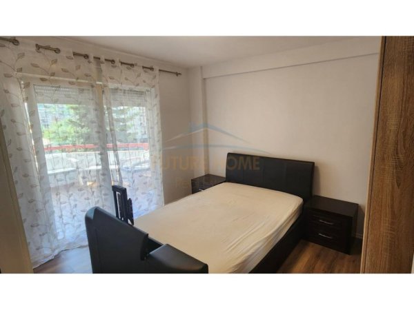 Tirane, jepet me qera apartament 2+1+Ballkon Kati 4, 100 m² 850 € (Liqeni i thate)
