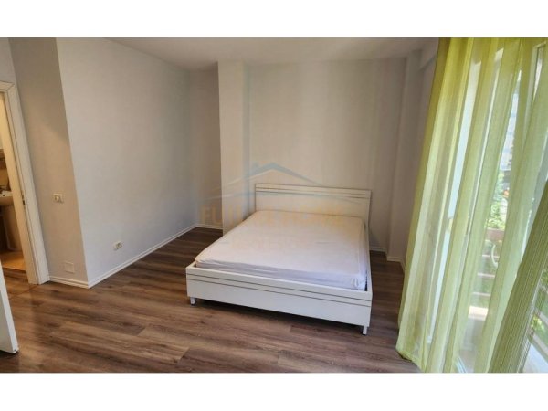 Tirane, jepet me qera apartament 2+1+Ballkon Kati 4, 100 m² 850 € (Liqeni i thate)
