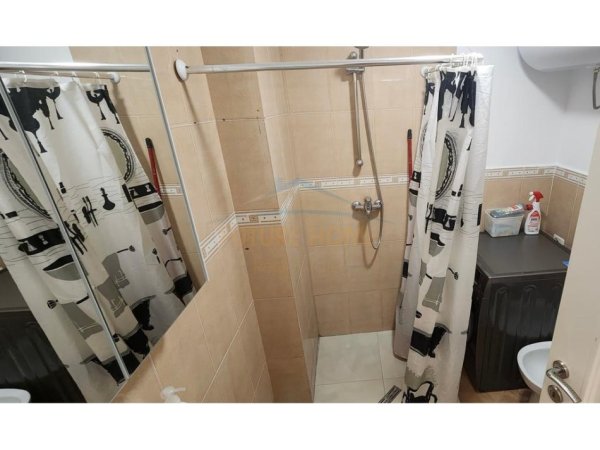 Tirane, jepet me qera apartament 2+1+Ballkon Kati 4, 100 m² 850 € (Liqeni i thate)